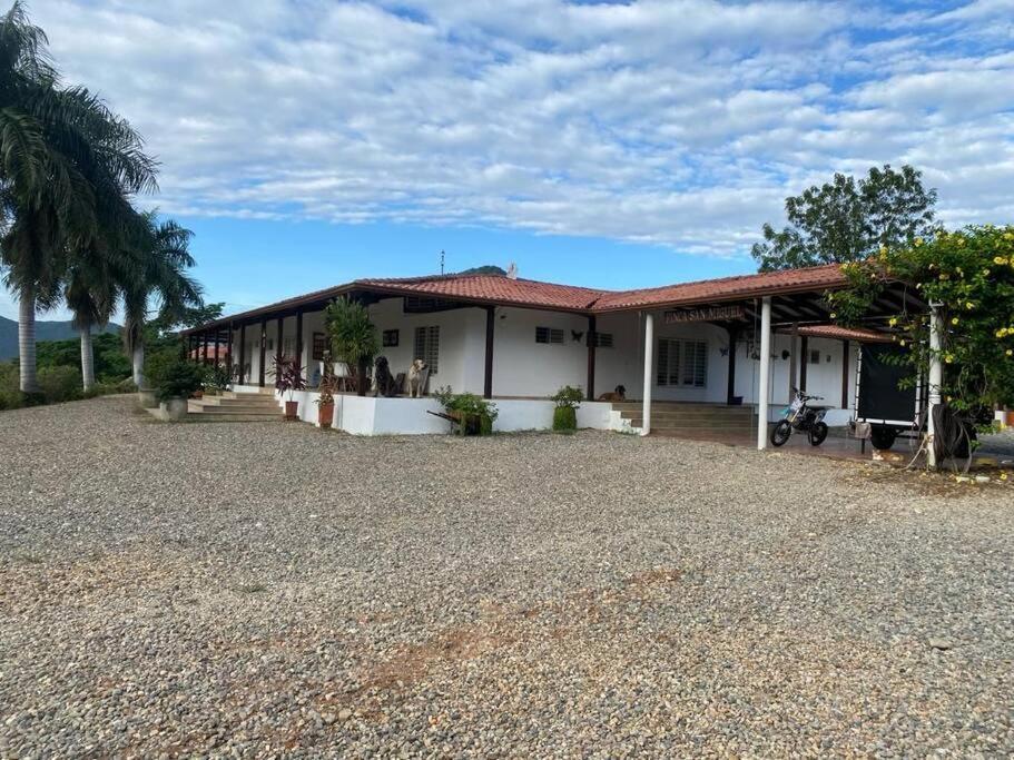 Finca Campestre Con Hermosa Vista Anapoima Exteriör bild